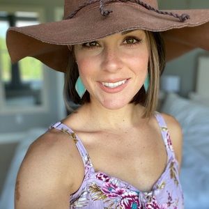 Meet your Posher, Brittney